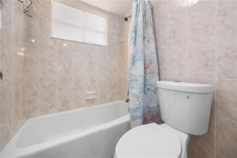 Image 12 of 23 For 3990 42nd Ave  311