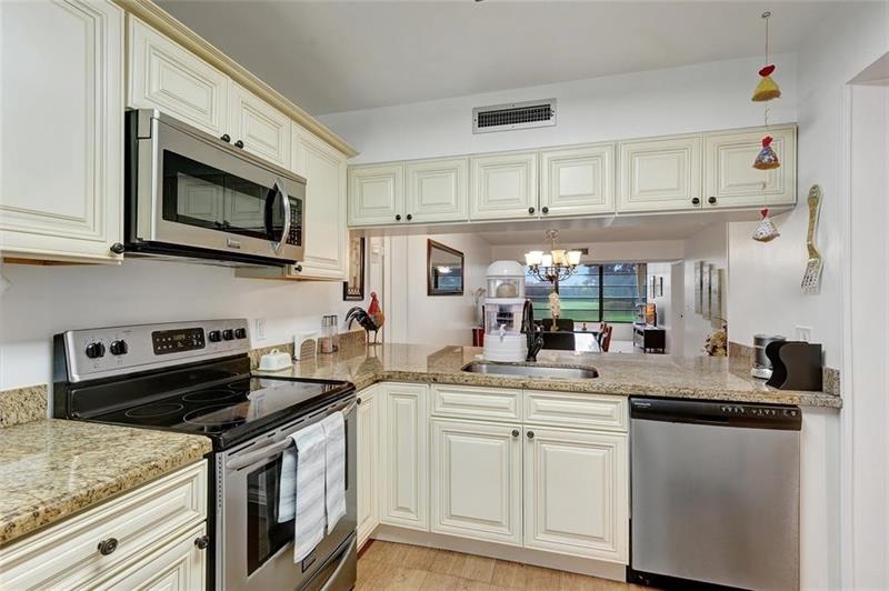 Image 12 of 41 For 1502 Whitehall Dr  106