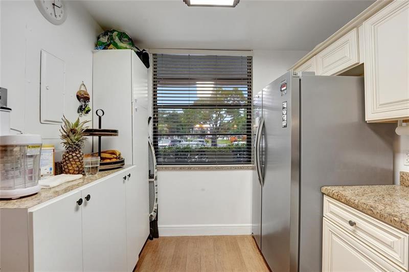 Image 14 of 41 For 1502 Whitehall Dr  106