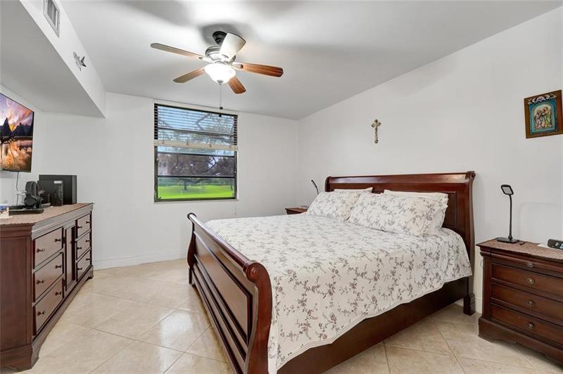 Image 15 of 41 For 1502 Whitehall Dr  106