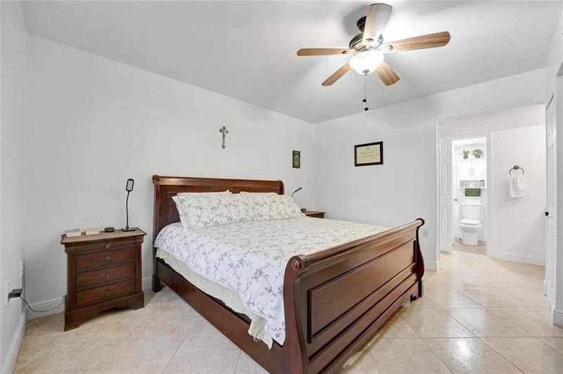 Image 16 of 41 For 1502 Whitehall Dr  106