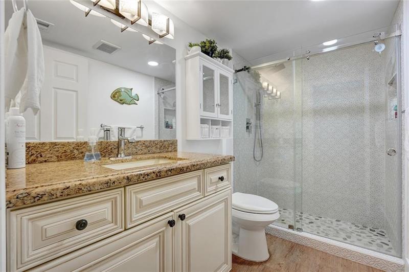 Image 19 of 41 For 1502 Whitehall Dr  106