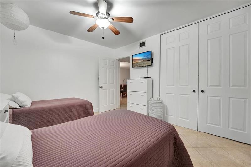 Image 21 of 41 For 1502 Whitehall Dr  106