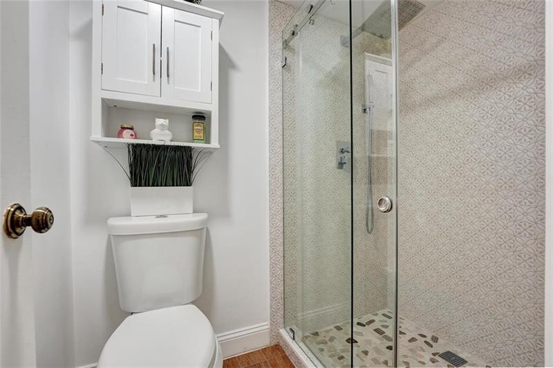 Image 22 of 41 For 1502 Whitehall Dr  106