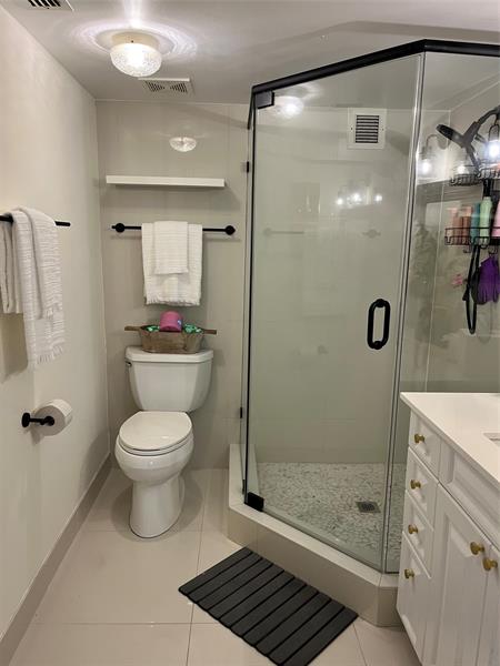 Image 12 of 17 For 2029 Ocean Blvd  303