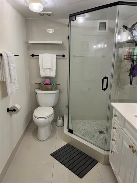 Image 13 of 17 For 2029 Ocean Blvd  303