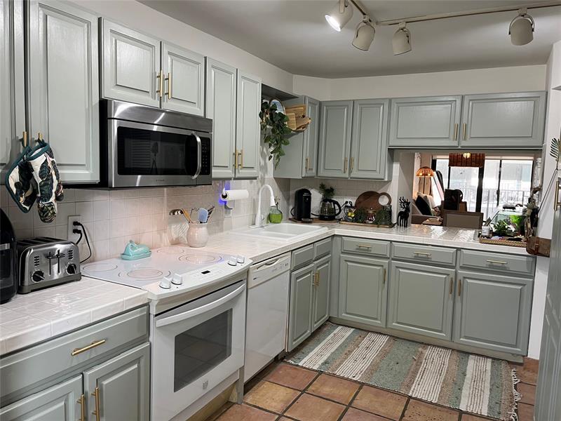 Image 14 of 17 For 2029 Ocean Blvd  303