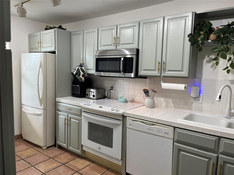 Image 15 of 17 For 2029 Ocean Blvd  303