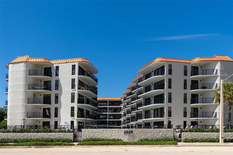 Image 4 of 17 For 2029 Ocean Blvd  303