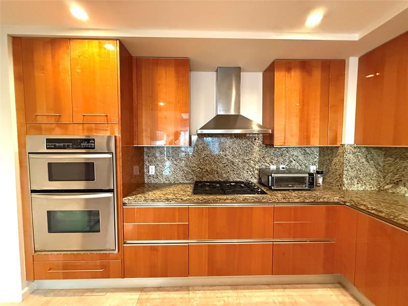 Image 6 of 53 For 45 Hendricks Isle 403