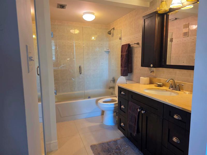 Image 11 of 41 For 1101 Colony Point Cir  304