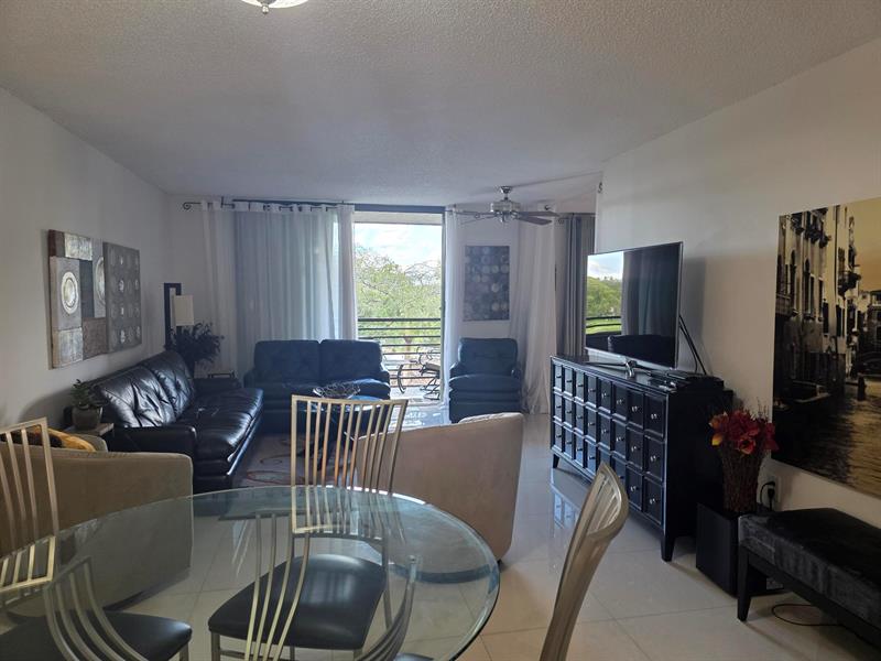 Image 13 of 41 For 1101 Colony Point Cir  304