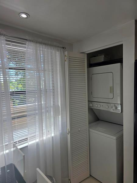 Image 18 of 41 For 1101 Colony Point Cir  304