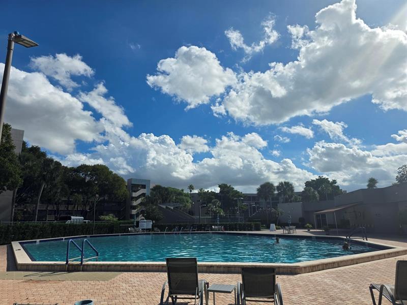 Image 29 of 41 For 1101 Colony Point Cir  304