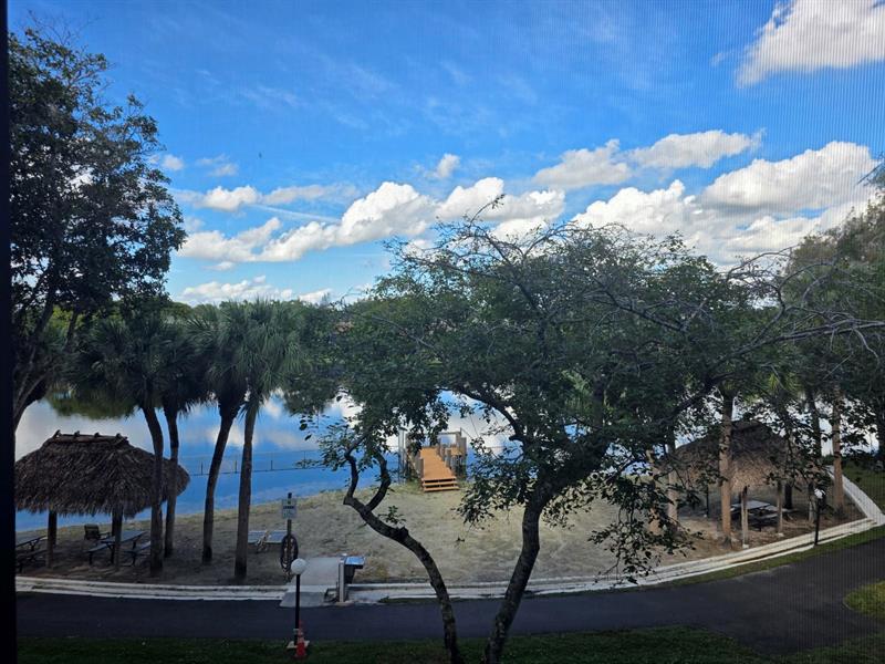 Image 3 of 41 For 1101 Colony Point Cir  304