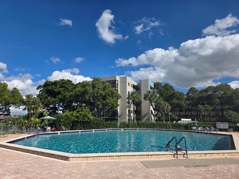 Image 30 of 41 For 1101 Colony Point Cir  304