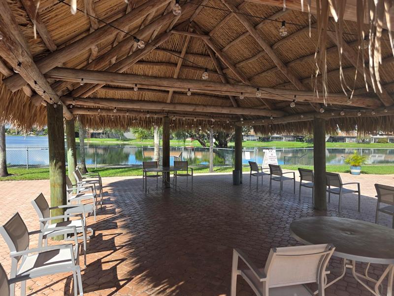 Image 31 of 41 For 1101 Colony Point Cir  304