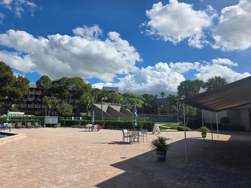 Image 32 of 41 For 1101 Colony Point Cir  304