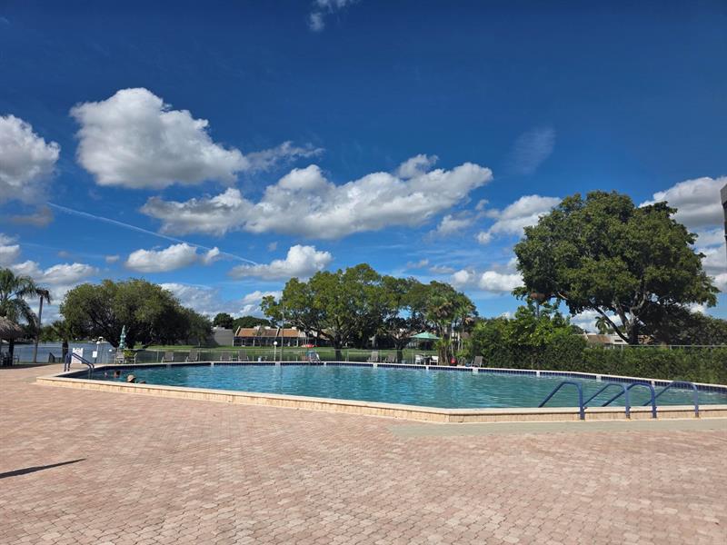 Image 33 of 41 For 1101 Colony Point Cir  304