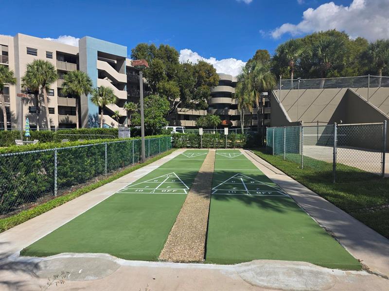 Image 34 of 41 For 1101 Colony Point Cir  304