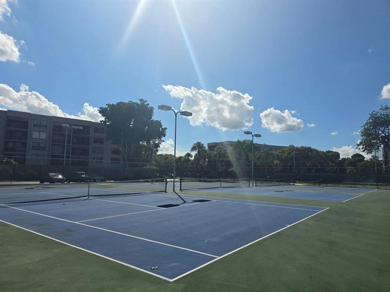 Image 36 of 41 For 1101 Colony Point Cir  304