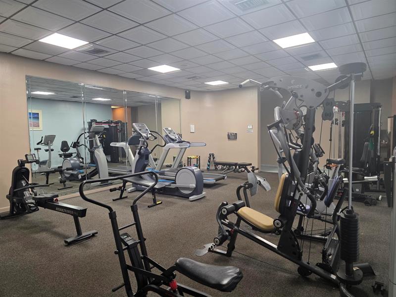 Image 37 of 41 For 1101 Colony Point Cir  304