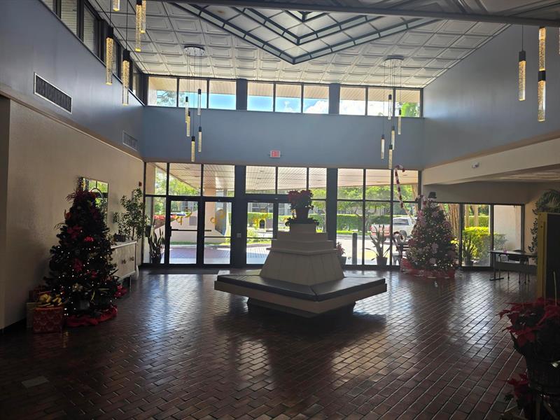 Image 40 of 41 For 1101 Colony Point Cir  304