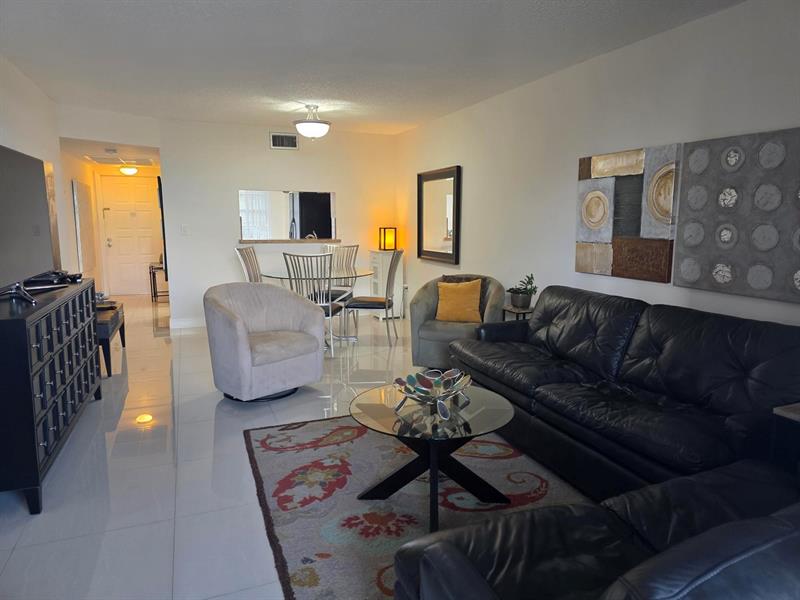 Image 6 of 41 For 1101 Colony Point Cir  304