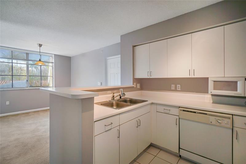 Image 10 of 32 For 4824 State Road 7 9207