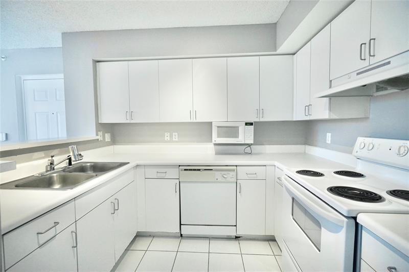 Image 12 of 32 For 4824 State Road 7 9207