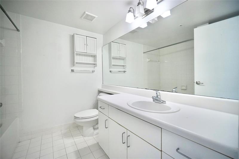 Image 15 of 32 For 4824 State Road 7 9207