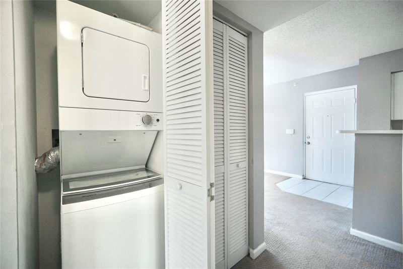 Image 20 of 32 For 4824 State Road 7 9207