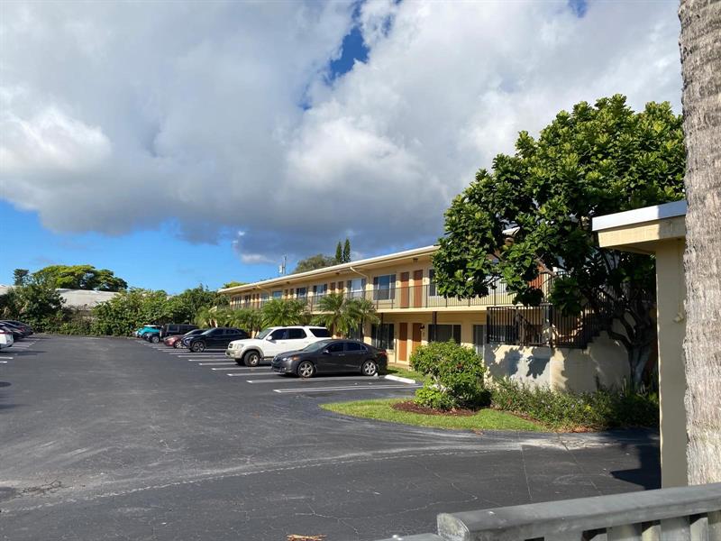 Image 15 of 18 For 2303 Federal Highway  19