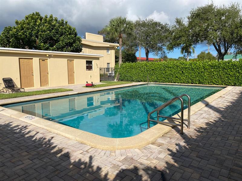 Image 16 of 18 For 2303 Federal Highway  19