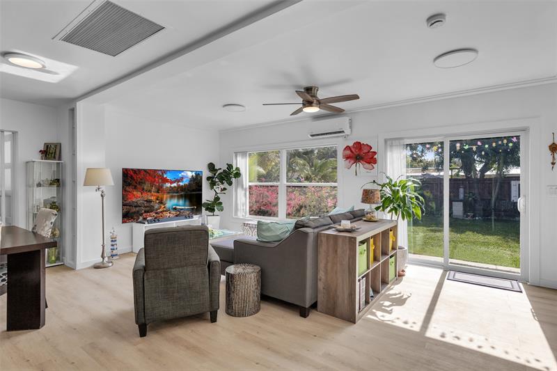 Image 7 of 48 For 3194 Taft St