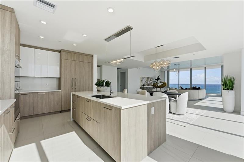 Image 11 of 36 For 151 Seabreeze Blvd 1601 E