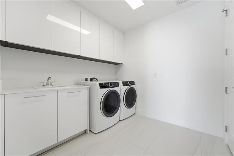 Image 24 of 36 For 151 Seabreeze Blvd 1601 E