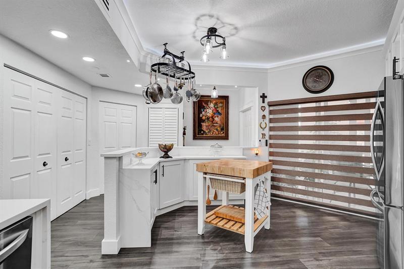 Image 10 of 57 For 7755 Yardley Dr 209