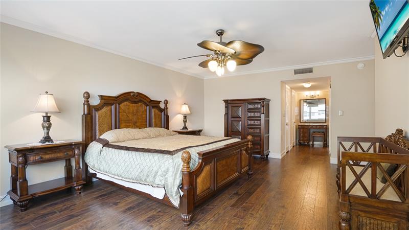 Image 38 of 70 For 3410 Galt Ocean  802 N