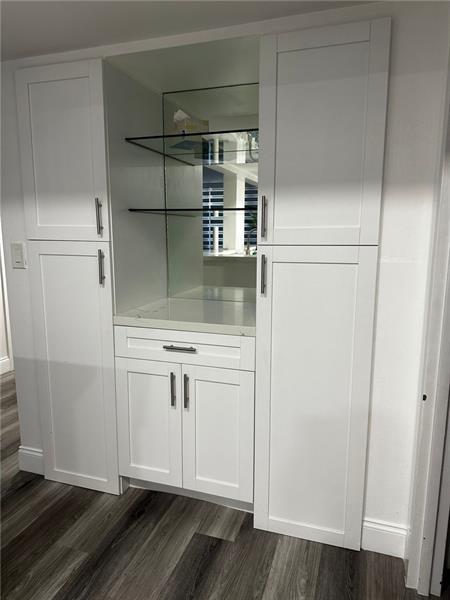 Image 5 of 7 For 800 Parkview Dr  829