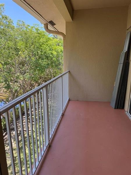 Image 10 of 26 For 2941 Riverside Dr  303