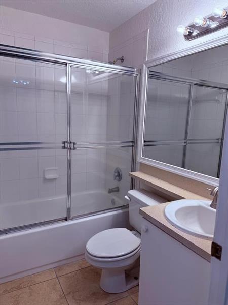 Image 11 of 26 For 2941 Riverside Dr  303