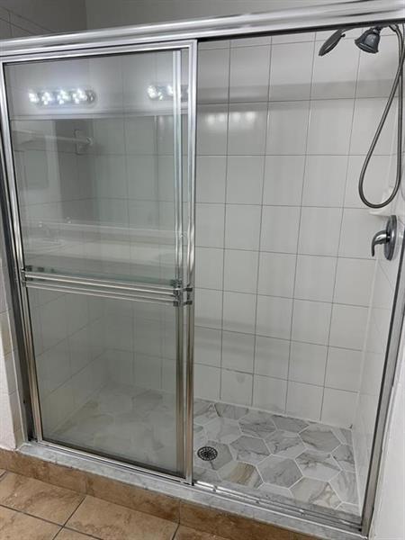 Image 14 of 26 For 2941 Riverside Dr  303