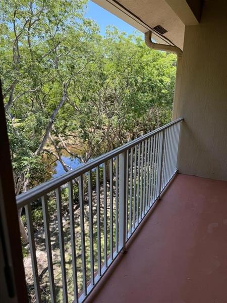 Image 8 of 26 For 2941 Riverside Dr  303