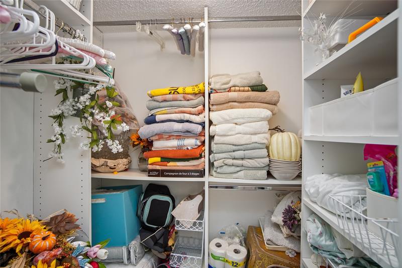 Image 15 of 34 For 3510 Oaks Way  802