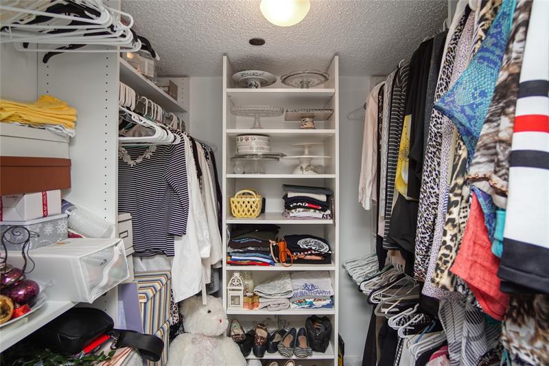 Image 20 of 34 For 3510 Oaks Way  802