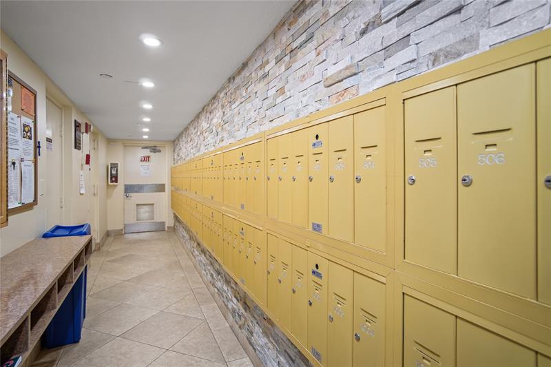 Image 24 of 34 For 3510 Oaks Way  802