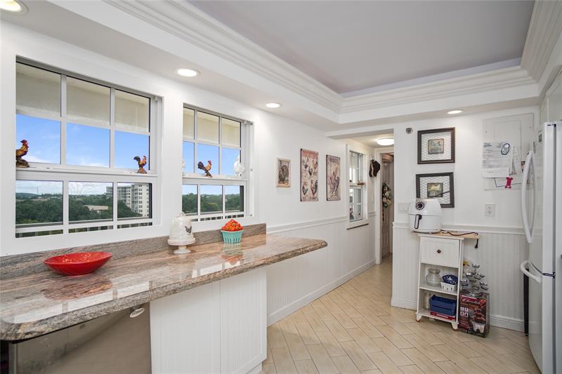 Image 6 of 34 For 3510 Oaks Way  802