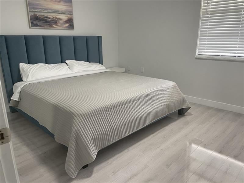 Image 12 of 16 For 1721 Whitehall Dr  404