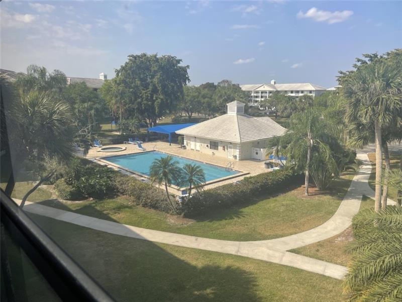 Image 15 of 16 For 1721 Whitehall Dr  404